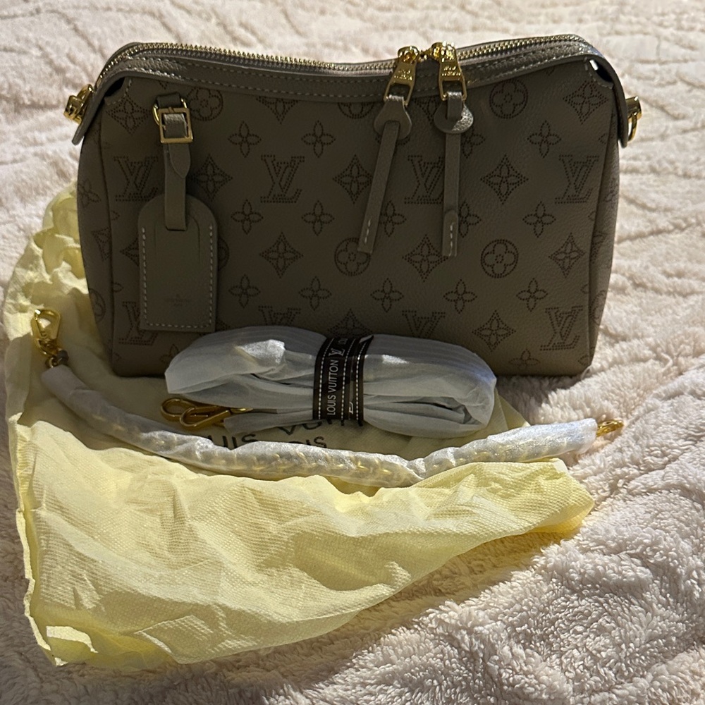 Cross body bag with top handle. Beautiful!!!!! Brand new. High quality!